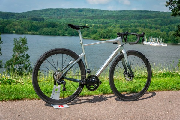 奔驰与高端单车品牌ARGON 18推出全碳自行车 秋季发售