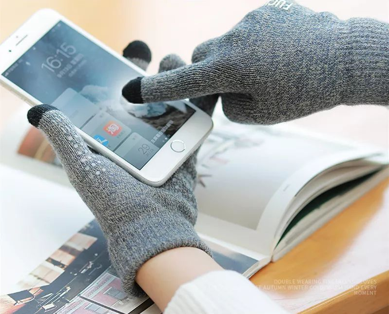 戴手套怎么用手机 冬天戴手套玩手机的正确方法