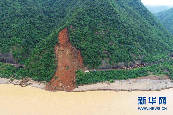 qy球友会官网下载-浙大女生23年前写的励志标语火了