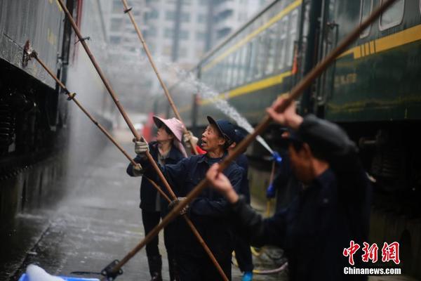 pg网赌游戏赏金女王-《饥饿派画家》我帮朋克帮画了一幅及其“叛逆”海报