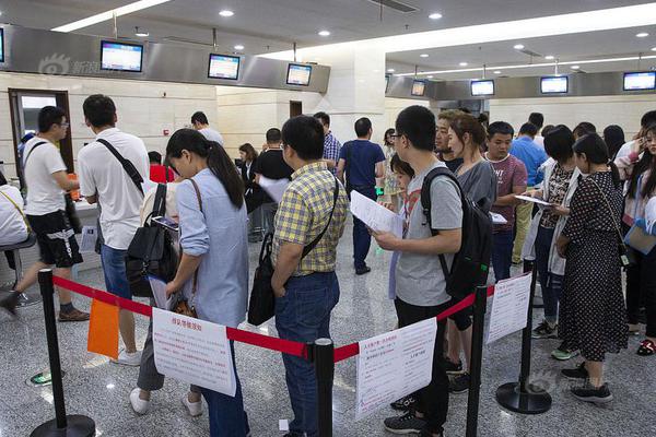 可提现游戏-女子称机场上厕所遭男孩强行推门