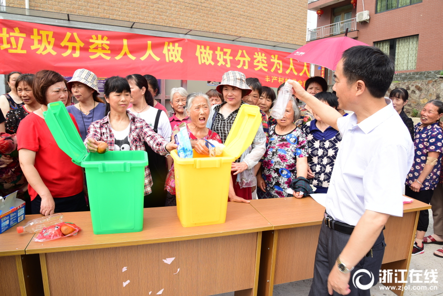 美狮贵宾线路检测中心-浙大女生23年前写的励志标语火了