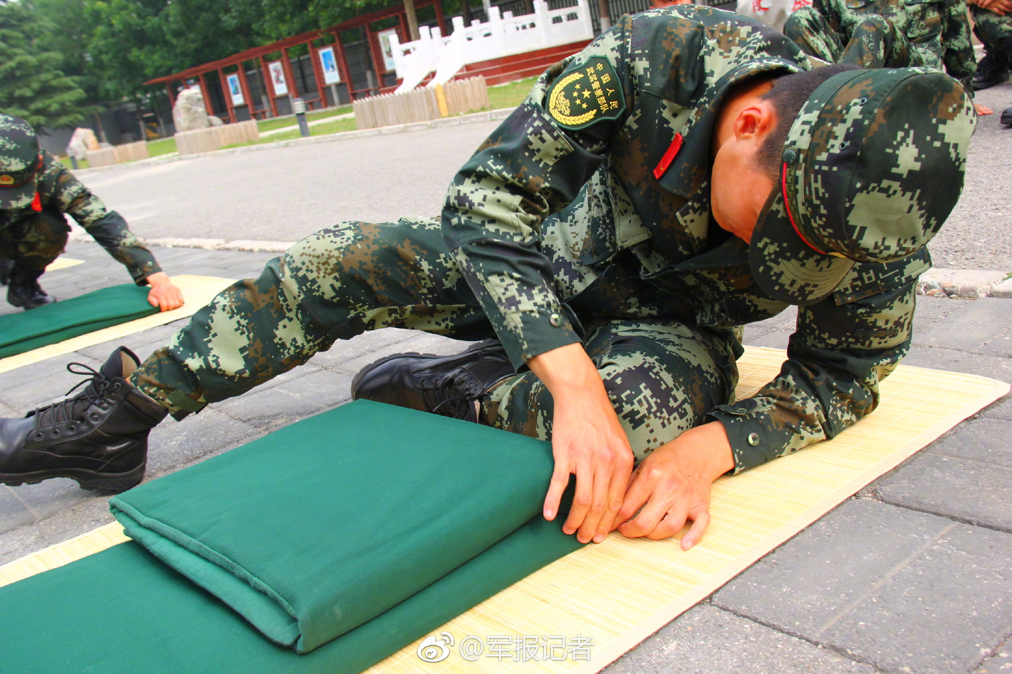 万能娱乐最新官网-法总统呼吁对以武器禁运 以总理和其通话“灭火”