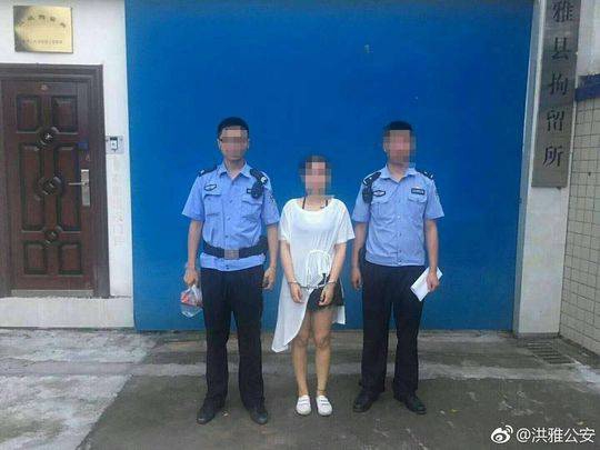 云开体育app官网入口-新疆小女孩在机场即兴跳舞