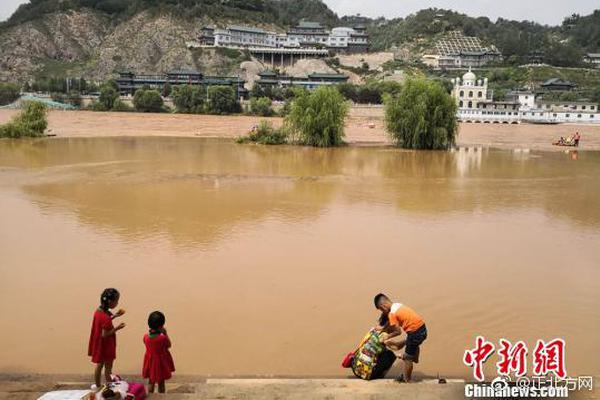 博业体育下载app-马上评丨小学生“打烟牌”该不该禁？