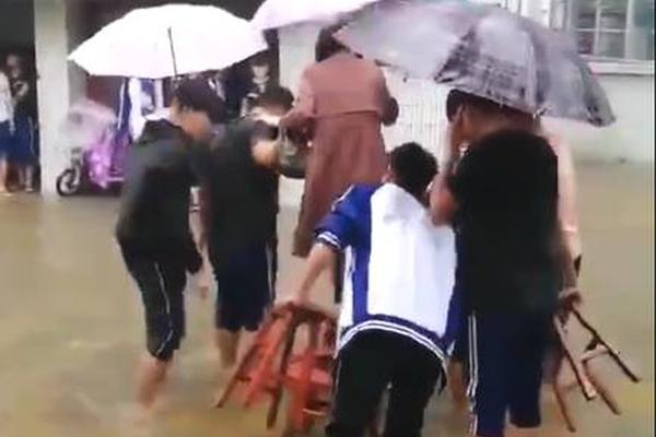 开云体云app官网入口-小米SU7后视镜雨天可开启加热功能