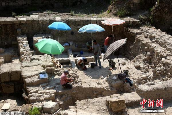 半岛星空体育-国内国际金价齐涨�，多家品牌金店足金价逼近730元每克