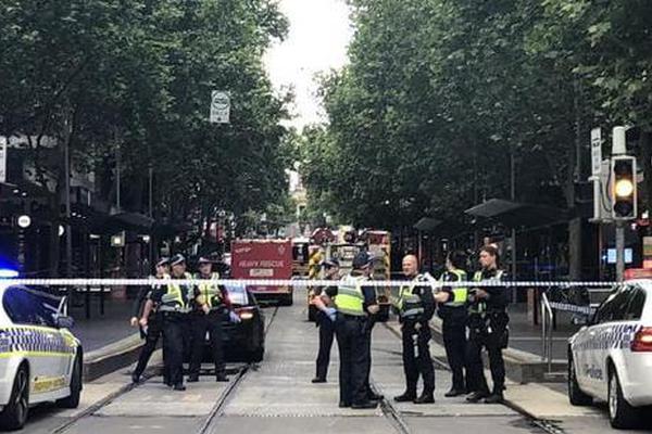 kok平台app下载-女子因蒜苗被轧怒砸奔驰车，河南警方：双方就财产损失达成谅解