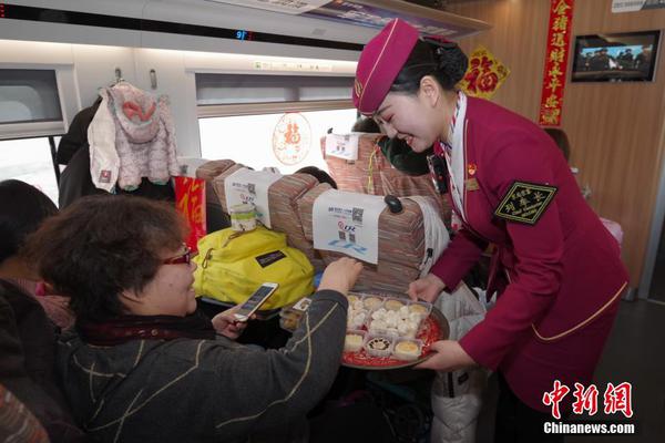 乐鱼在线登录入口-《野孩子》曝角色海报 全员眼神有戏直戳人心