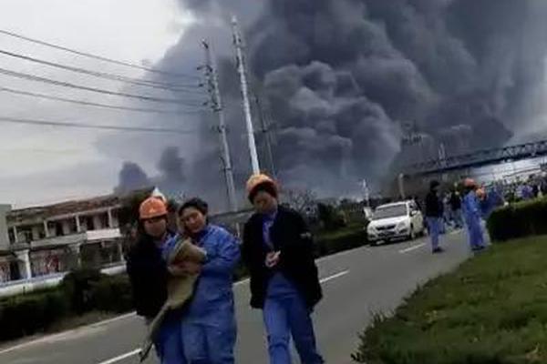 半岛星空体育-南部战区位南海海域开展演训活动