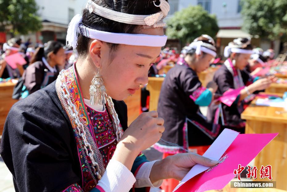 思达体育平台app-“提灯定损”之地探访：村里住着很多陪读妈妈
，当地民宿遭大量退订