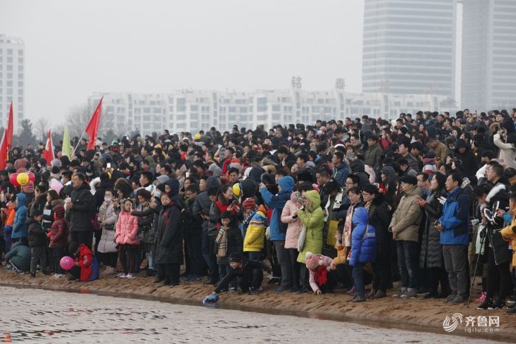 十大滚球app官网-今年唯一日全食:太阳被吞成指环