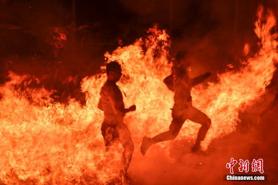 三亿体育娱乐网站-浙大女生23年前写的励志标语火了