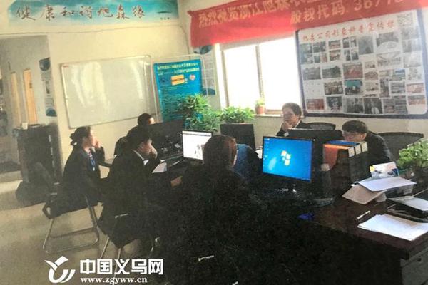 江南官方入口-马上评丨小学生“打烟牌”该不该禁？