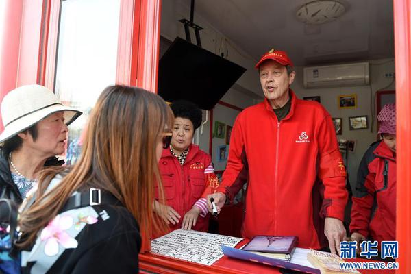 乐竞体育链接入口-山西大妈在美国NBA表演顶碗引全场欢呼