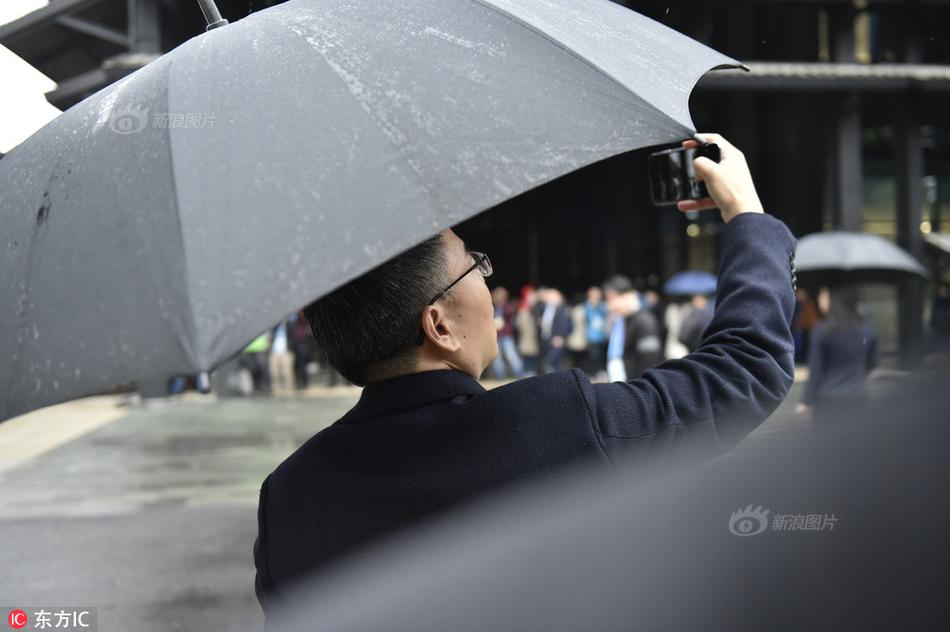 开云电子娱乐-特教老师刘玲琍教会听障孩子说话