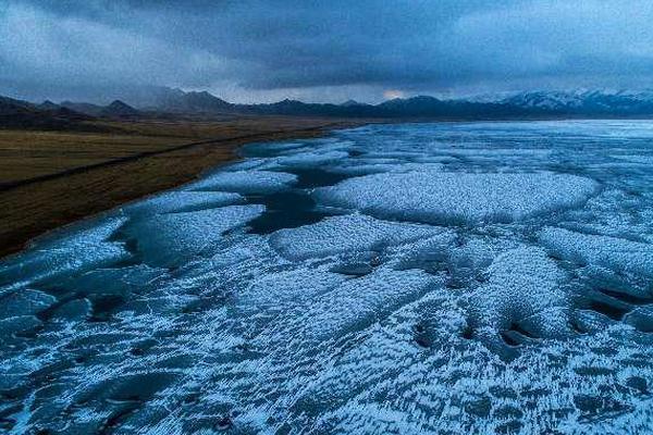 米兰体育app安装-下雨天为什么容易思绪万千
？