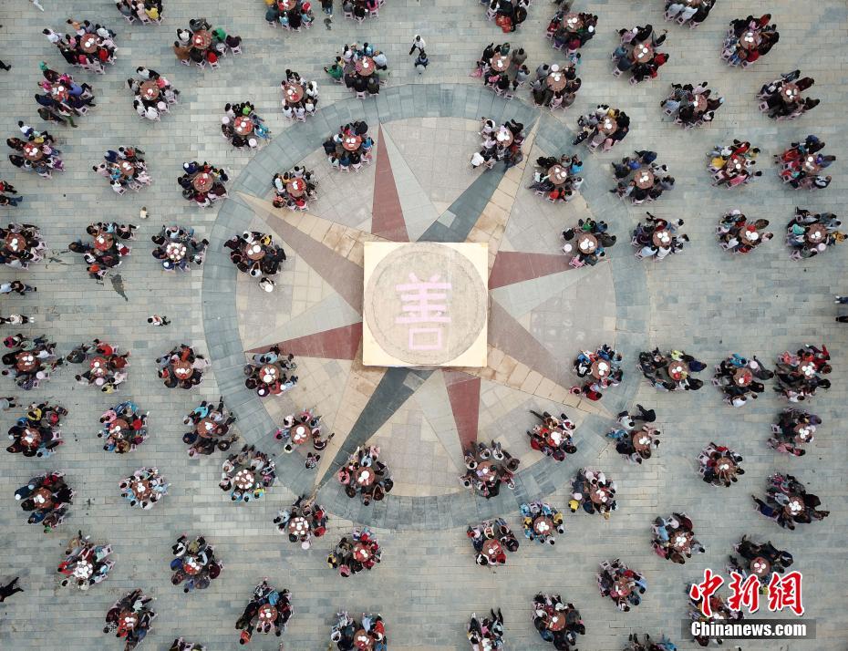 乐鱼在线官网平台-周雨彤一次醉酒换来一生内向