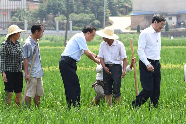 亚投平台入口-惊险刺激�！“Z世代”踩高跷