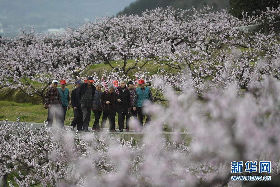 江南官方入口-马英九登长城唱长城谣哽咽