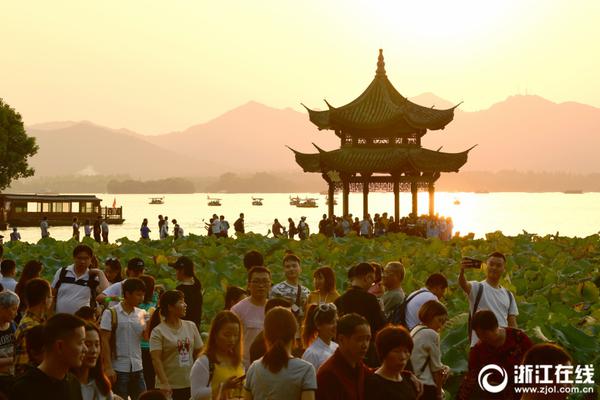 贝博游戏app-雨纷纷 我还不想忘记他