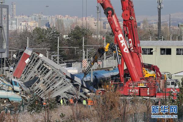 b体育登录入口-徐汇滨江清晨出现“暴骑团”�，上海交警
：已进行相应处罚