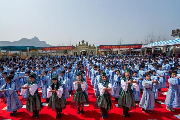 开云app苹果下载-今年唯一日全食:太阳被吞成指环