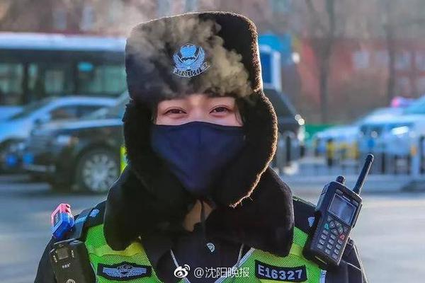 博亚娱乐官网-好警嫂蒙丹华	：并肩前行为警徽添彩