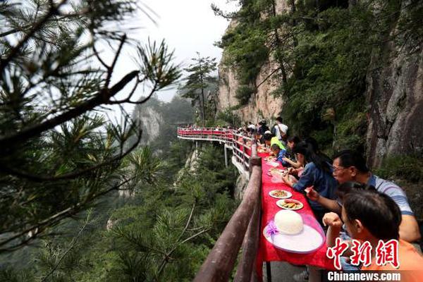 8868体育官网登录入口-周雨彤 一次醉酒换来一生内向