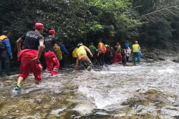 江南官方入口-遇袭身亡律师去年刚结婚 父母务农