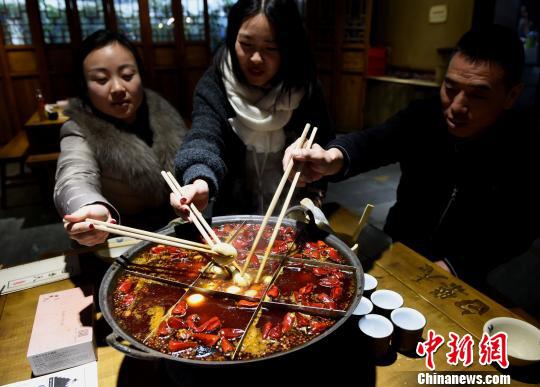 koko平台电竞官网-今年唯一日全食：太阳被吞食成指环