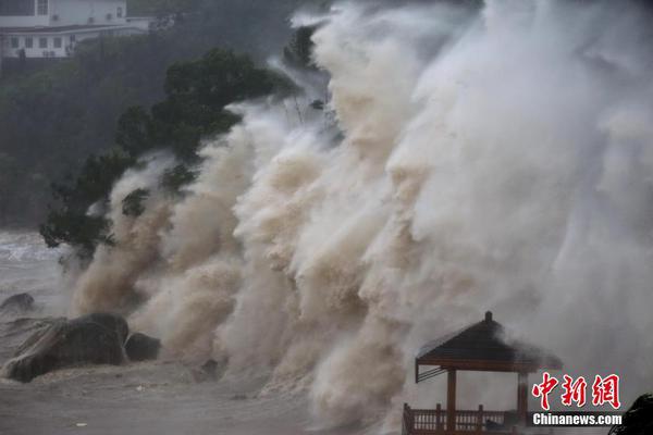 爱游戏ayx官网登录入口-周雨彤 一次醉酒换来一生内向