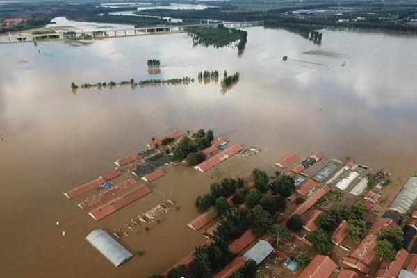 星空体育综合登录-知名基金经理张坤重仓旗下全部产品，丘栋荣
、葛兰「重金」自购
，释放了哪些信号？