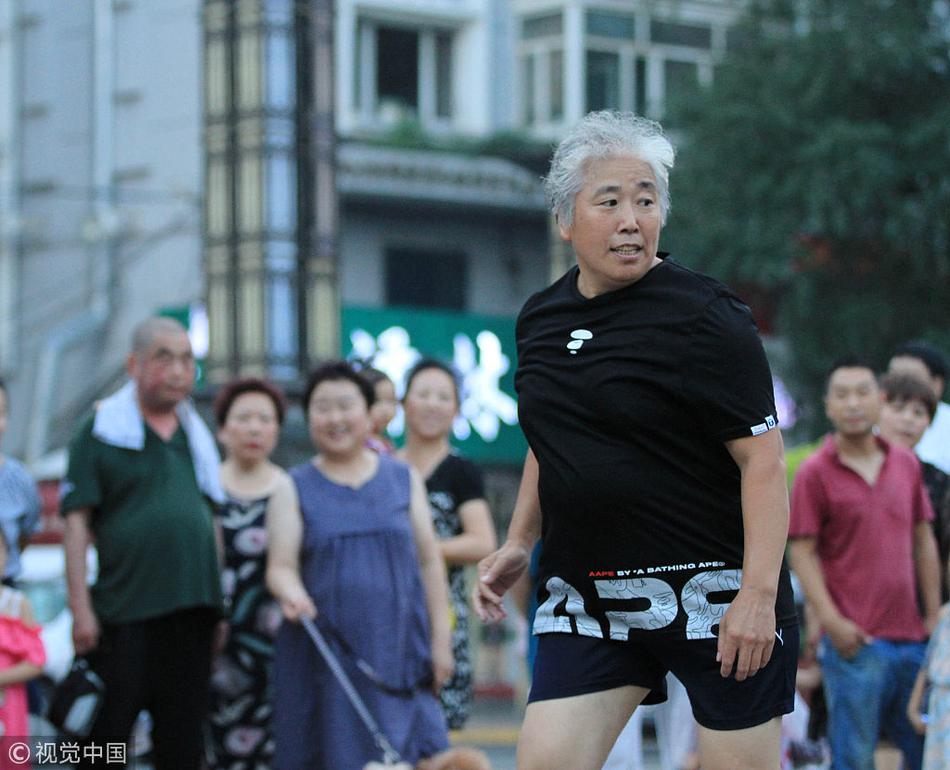 b 体育下载-近期小学生风靡玩“烟卡”，三亚市教育局
：禁止带入校园，可没收