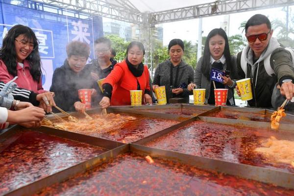 英亚官网平台下载-今年唯一日全食:太阳被吞成指环