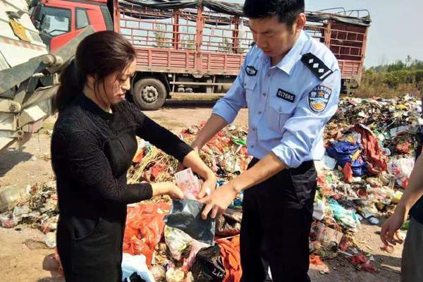 江南网页版入口-女子因蒜苗被轧怒砸奔驰车，河南警方
	：双方就财产损失达成谅解