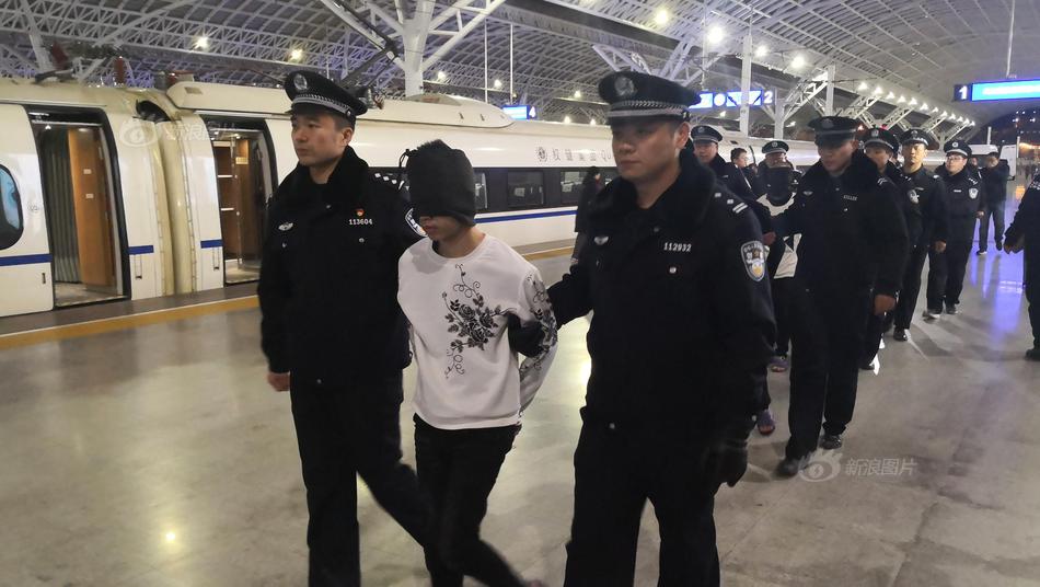 开元国际平台app下载-女子因蒜苗被轧怒砸奔驰车
，河南警方
�：双方就财产损失达成谅解