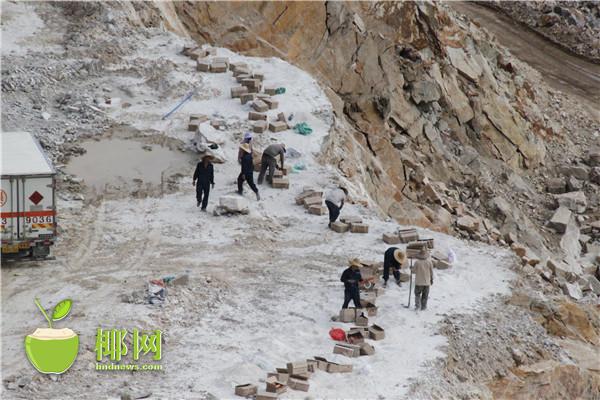 江南登录入口app下载-女子称机场上厕所遭男孩强行推门