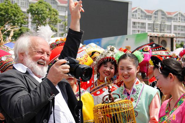 大阳城娱乐游戏-今年唯一日全食:太阳被吞成指环