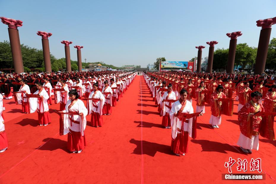 乐竞官网登录入口-快叫你朋友来看面不改色挑战