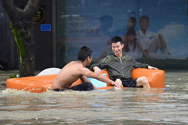 米兰体育app安装-《朝云暮雨》定档，范伟周冬雨首次合作