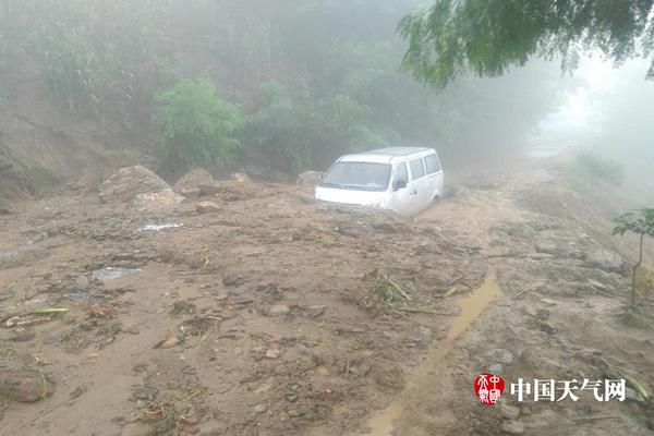 kok电竞首页-遇袭身亡律师去年刚结婚 父母务农