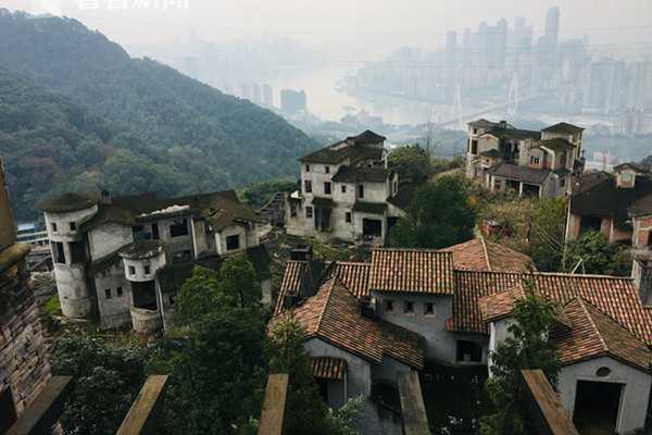 江南官方入口-黄景瑜王一博雨中打戏