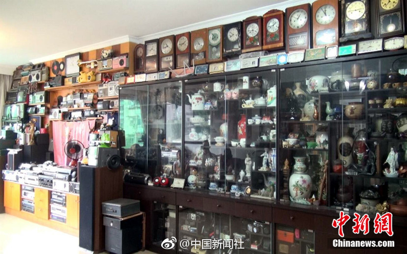 pg试玩版-非常为顾客着像的便利店店员