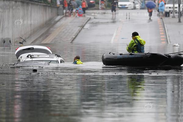 米乐6m官网-周雨彤一次醉酒换来一生内向