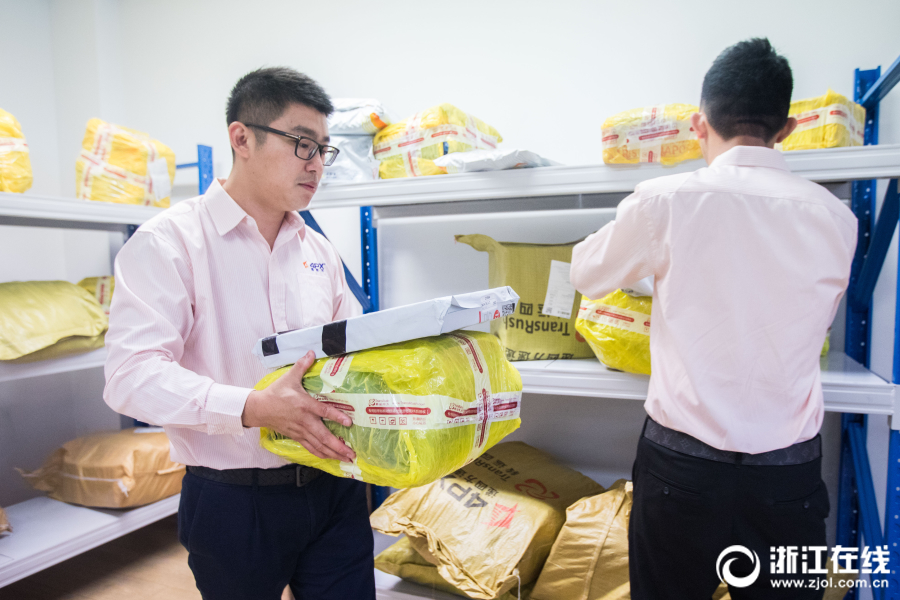 乐鱼手机官网进入-周雨彤 一次醉酒换来一生内向