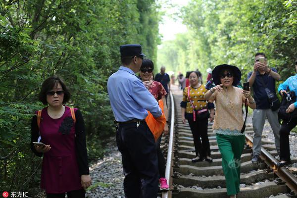 大阳城娱乐游戏-落坡岭女书记被评感动中国人物