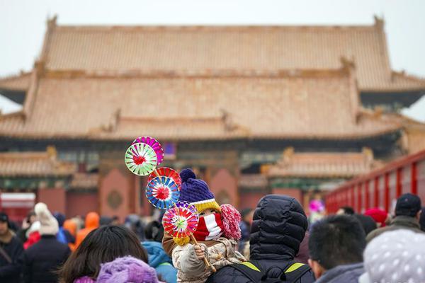 开云电子娱乐-张若昀祝贺庆余年