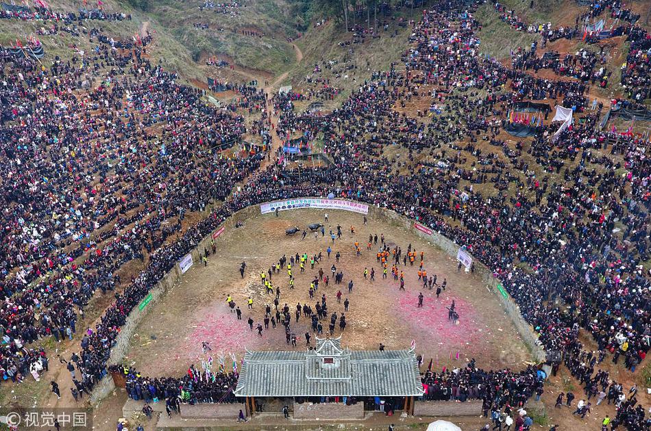 半岛在线登录官网-奚梦瑶何猷君街头争吵