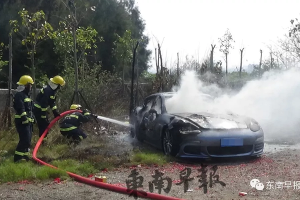 开云app苹果下载-为什么抠脚后总是想要闻一下手